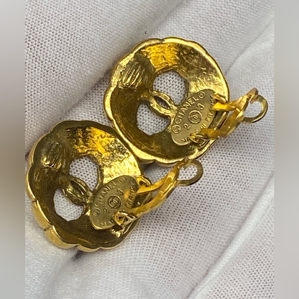 Chanel Vintage Round Gold CC Mark Hollow Type Earrings 80s - Picture 15 of 16